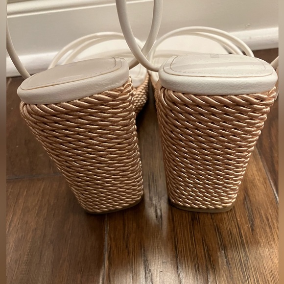 Marc Fisher Zeki Wedge Sandal Size 7 - Picture 5 of 6
